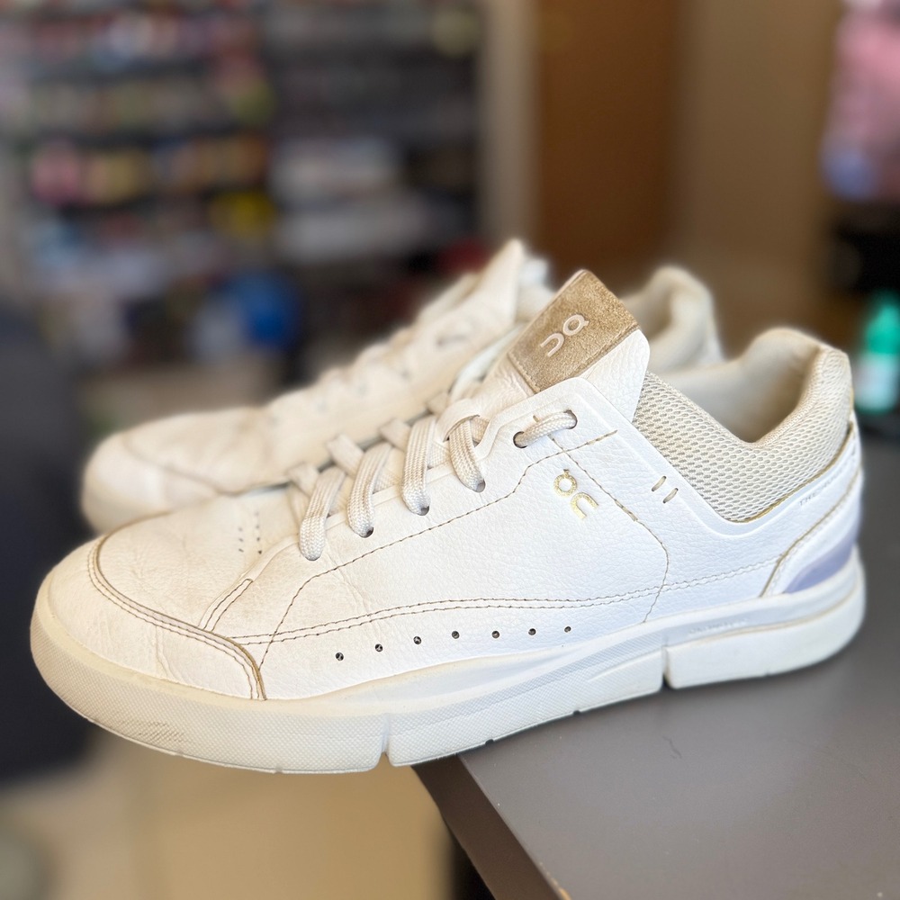 On Cloud The Roger Centre Court Women 7.5 White Lavender Sneakers 48.98518